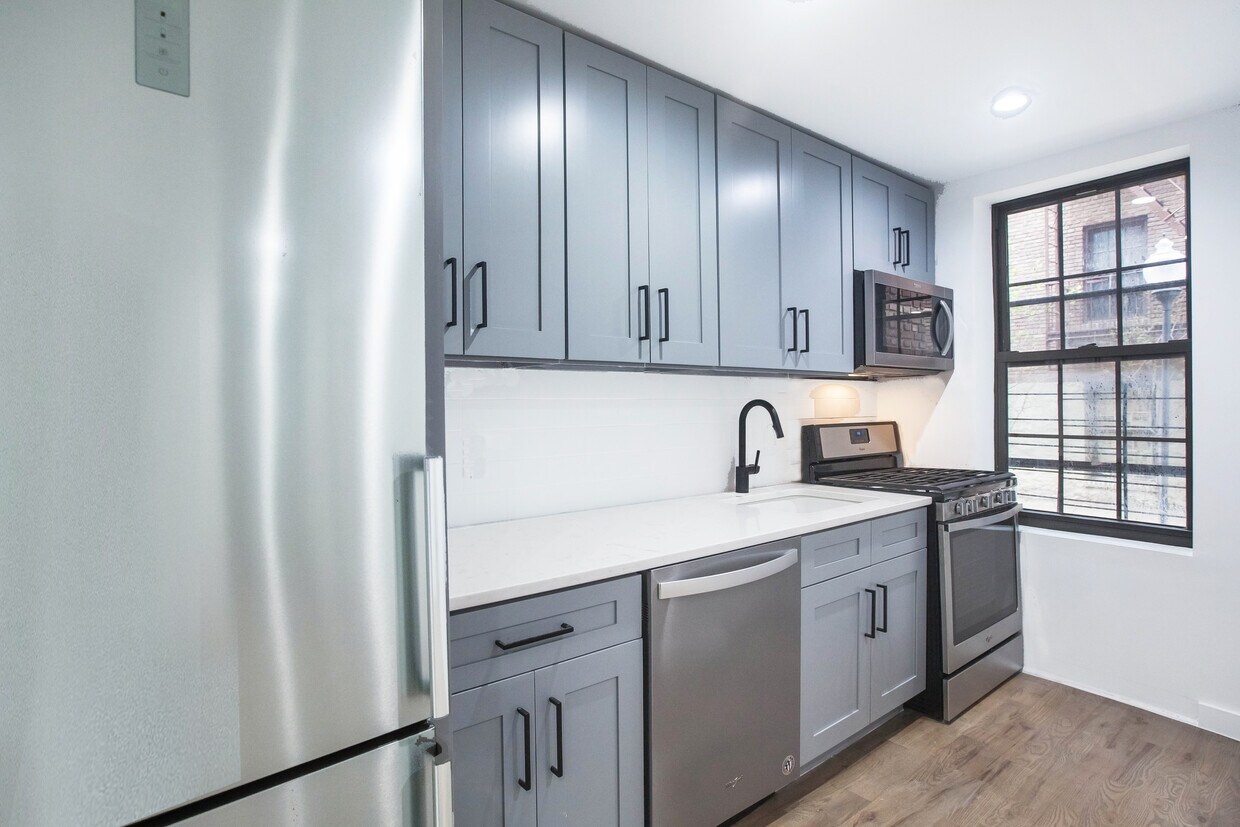 Building Photo - 210 W 150th St