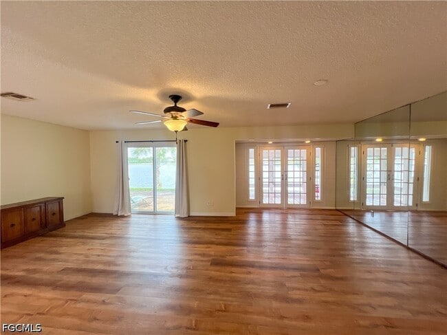 Building Photo - 4305 Island Cir