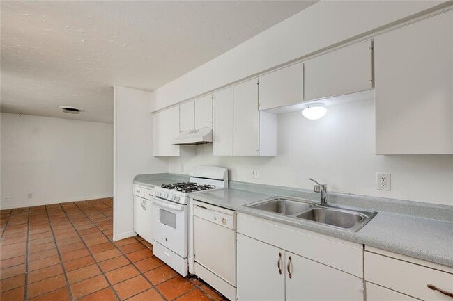 Foto del edificio - 2900 Northeast Dr