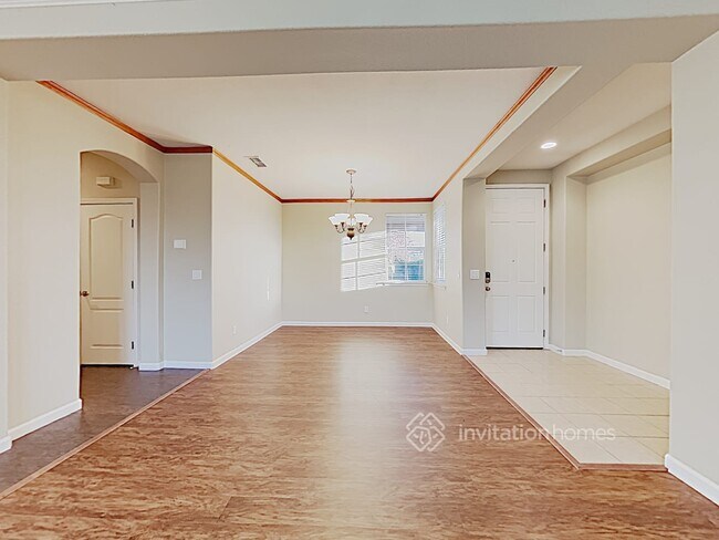 Building Photo - 1535 Pond View Dr