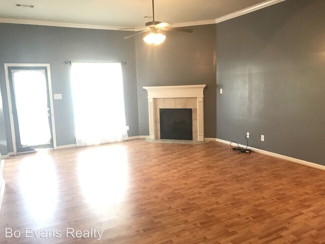 Building Photo - 134 Live Oak Dr