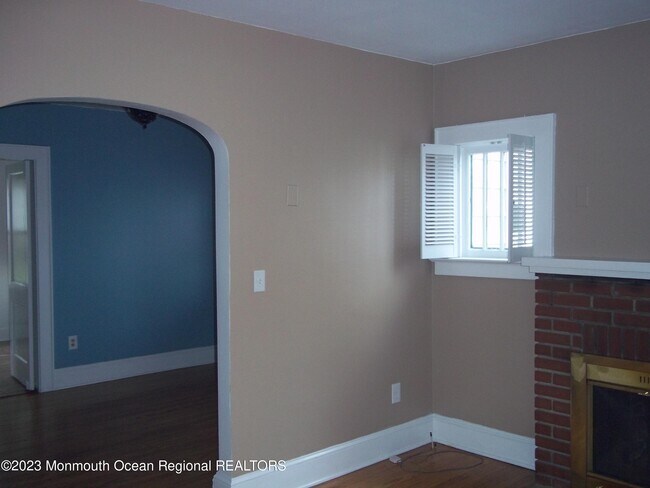 Building Photo - 22 2nd St