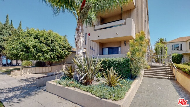 Building Photo - 144 N Hamilton Dr