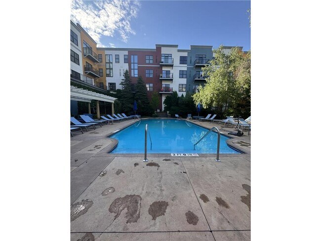 Foto del edificio - 4525 Park Commons Dr