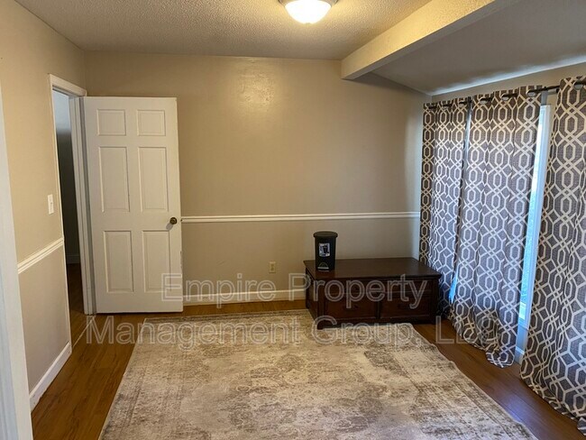 Foto del edificio - 2142 Kingsbury Dr