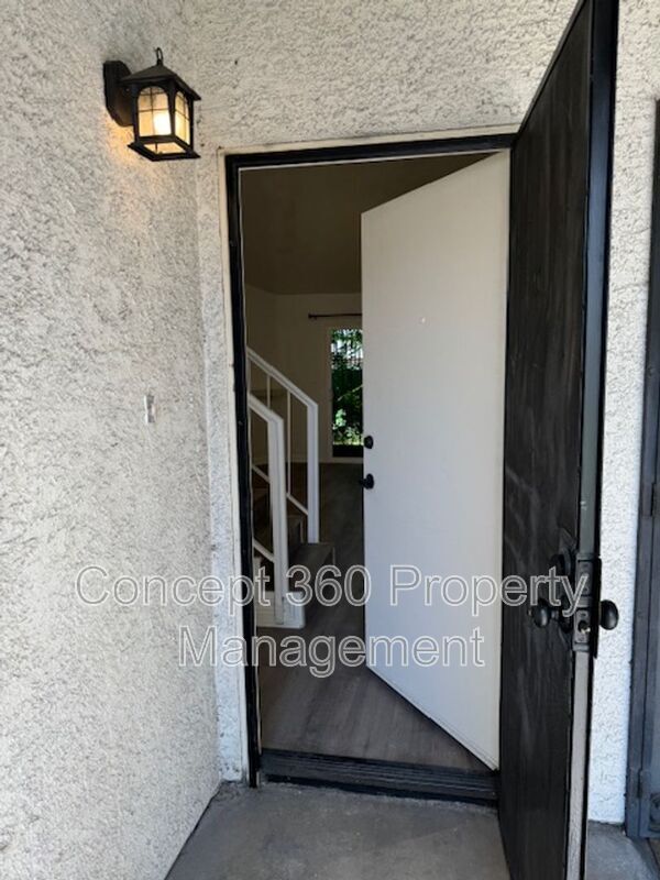 Foto del edificio - 11226 Elliott Ave