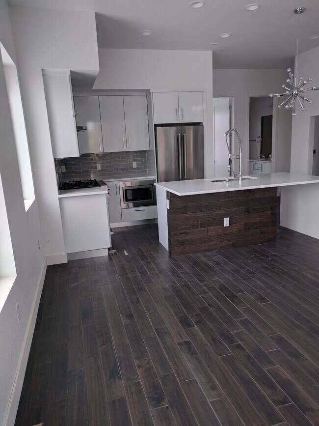 Kitchen - 3030 Wilson Ct