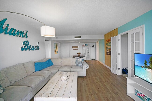 Building Photo - 2400 Presidential Way