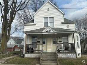 Building Photo - 302 S Prairie St