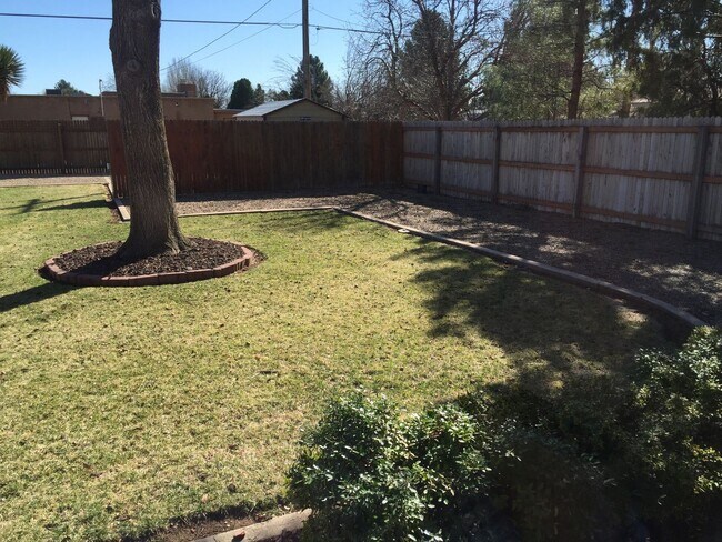 Foto del edificio - 4 br, 3 bath House - 3807 N Garden Ave