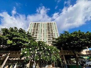 Building Photo - 1425 Liliha St
