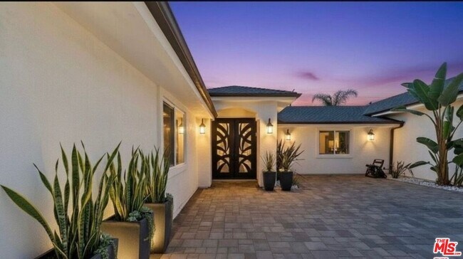 Foto del edificio - 6243 Berquist Ave