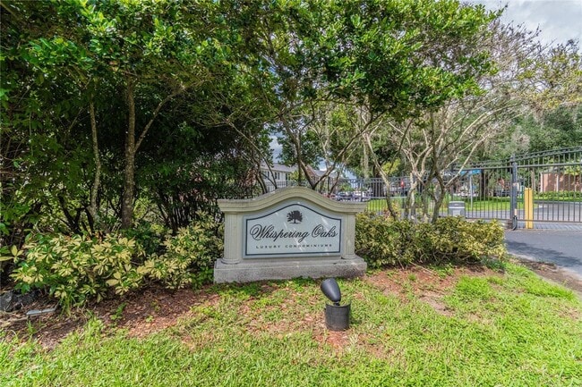 Building Photo - Waterfront 2/1 Condo on Lake Magdalene