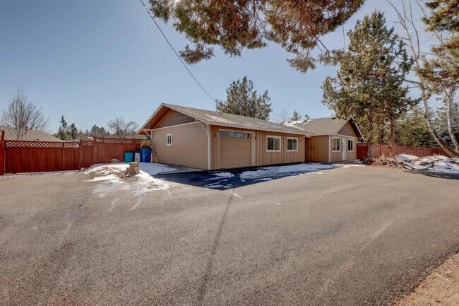 Foto del edificio - 1/2 acre in the with RV Hook ups