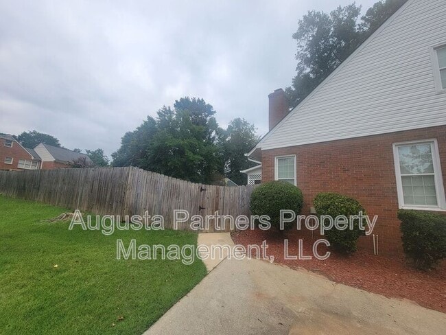 Building Photo - 288 Wakefield Ln S