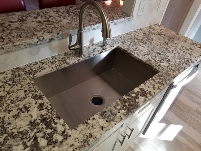 Foto del edificio - 3130 E. 4th Street, unit #10