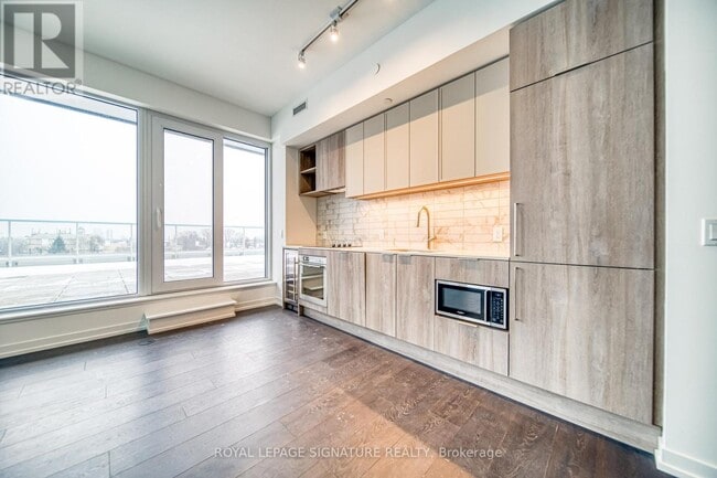 Building Photo - 2020 Bathurst St