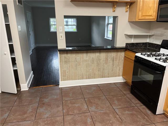 Building Photo - 3803 Derbigny St