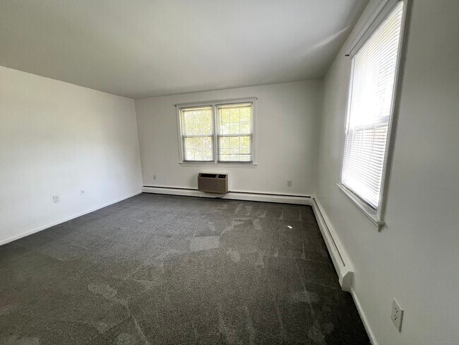 Building Photo - 9 Grandview Dr