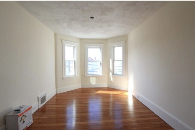 Foto del edificio - 5 Partridge Ave