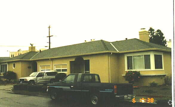 Primary Photo - 2022 E Hillcrest Blvd