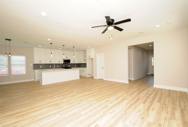 Foto del edificio - 8203 Gladstone St