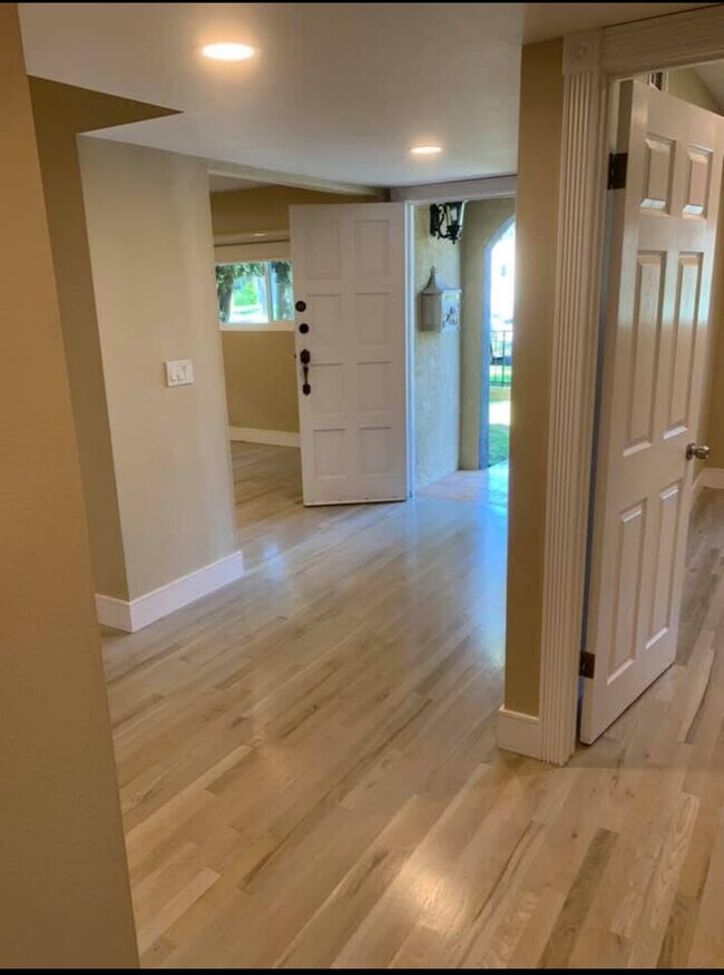 Foto del edificio - 12244 Magnolia Blvd