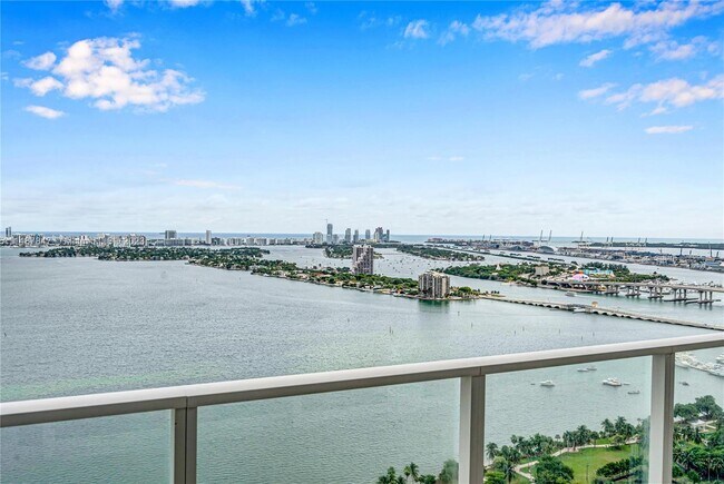 Foto del edificio - 2020 N Bayshore Dr