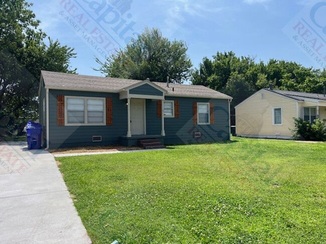 Building Photo - 806 Bell Dr