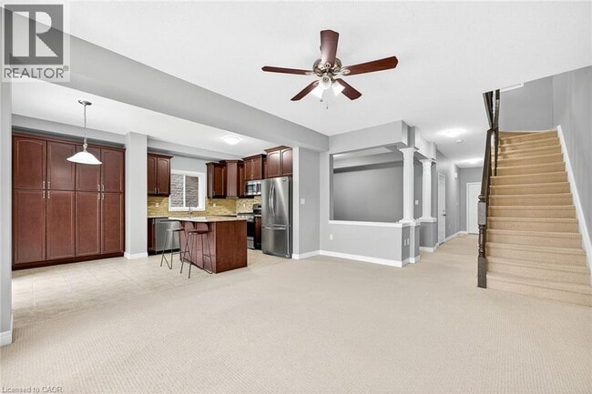 Photo du bâtiment - 61 Irwin Ave