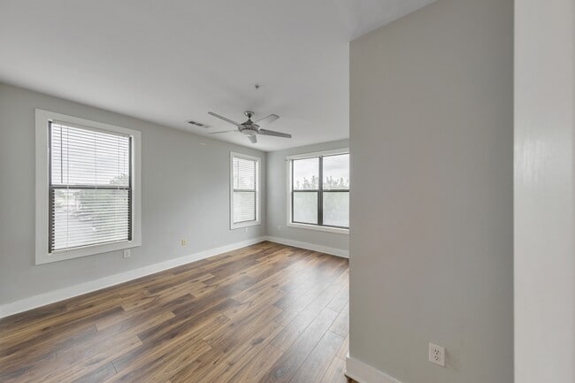 Building Photo - 799 Hammond Dr NE