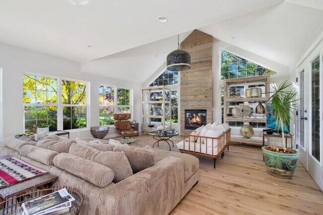 Foto del edificio - Winter Getaway: Large, Cozy Mountain Modern Home