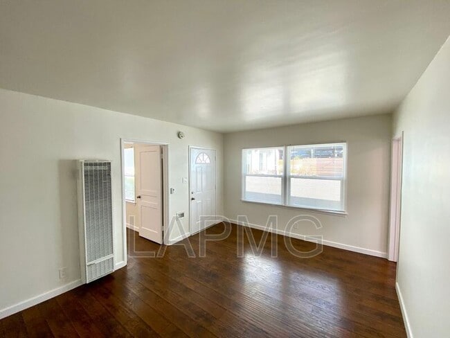 Building Photo - 2312 Ocean Park Blvd