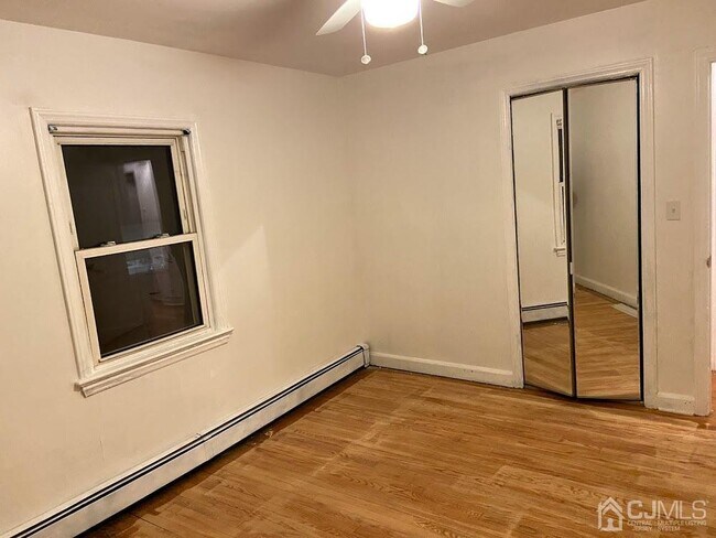 Foto del edificio - 137 Hillcrest Ave