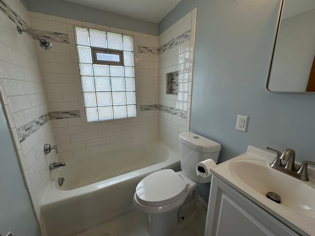 Building Photo - 3138 S Clement Ave