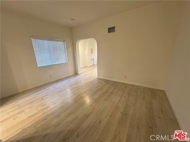 Foto del edificio - 221 S Tower Dr