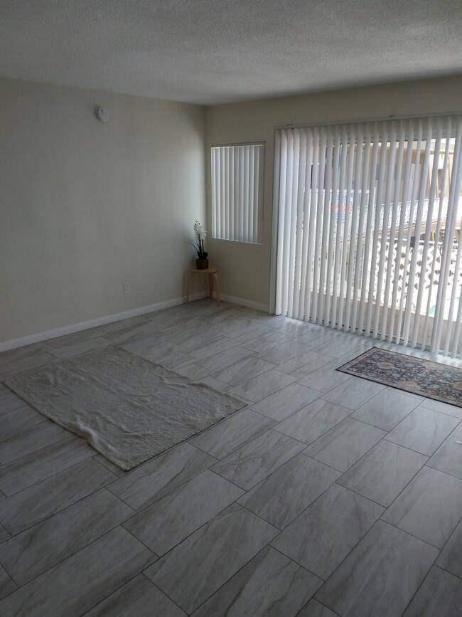 Building Photo - 6845 Hazeltine Ave