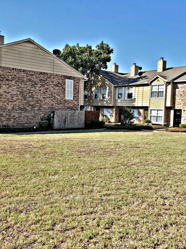 Pioneer Court TownHome Apartments unit 139 Townhouse for Rent in Irving, TX