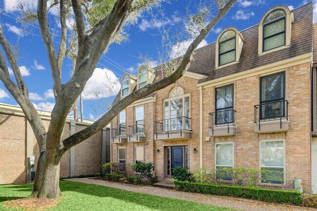 Building Photo - 516 N Post Oak Ln