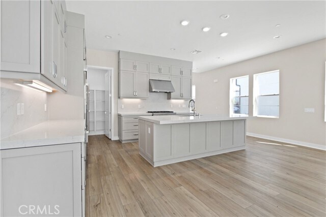 Building Photo - 200 Brackens