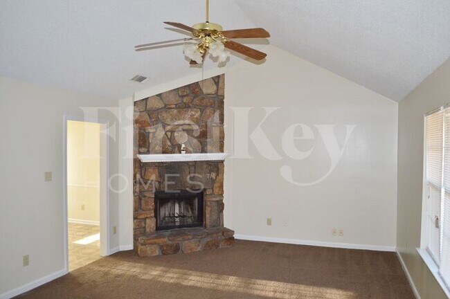 Foto del edificio - 6045 Holly Heights Cove