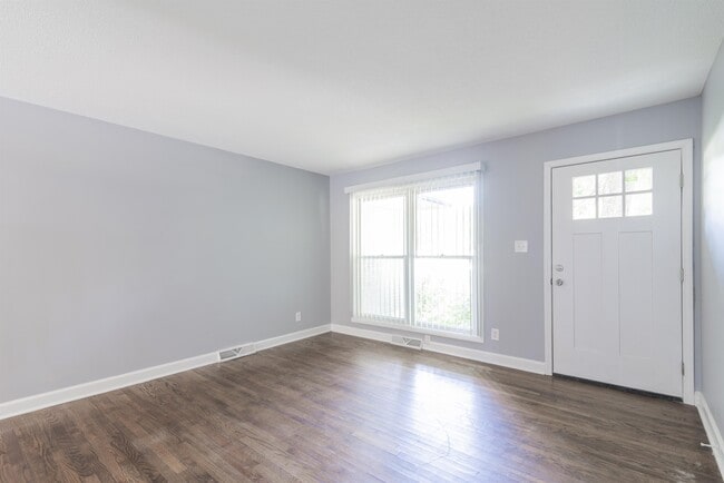 Building Photo - 3331 Erskine Dr