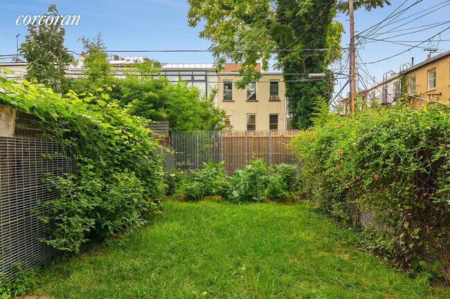 Building Photo - 105 2nd St