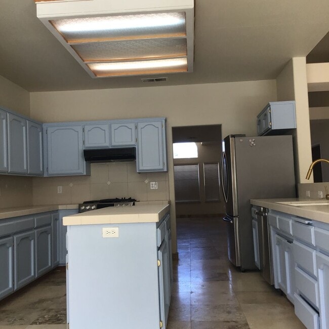 Building Photo - 4 Bedroom 2 Bath Home in Yuba City