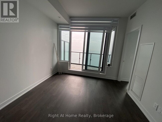 Building Photo - 1928 Lake Shore Blvd W