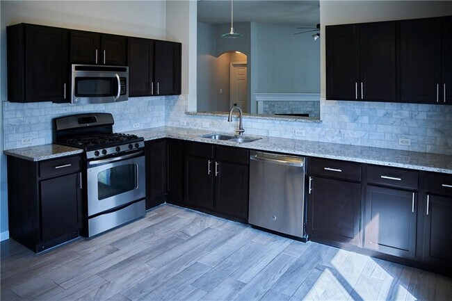 Building Photo - 705 Goldenrod St