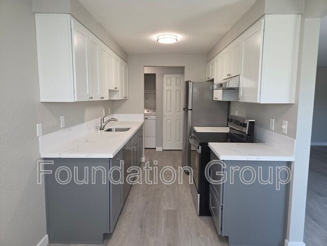 Building Photo - 938 N 100th St