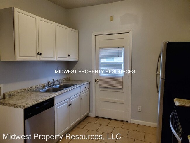 Building Photo - 3 br, 1 bath House - 406 W Walnut Street