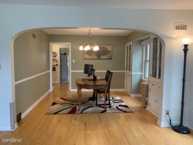 Building Photo - 2 br, 1 bath Apartment - 2116 N. 86th St