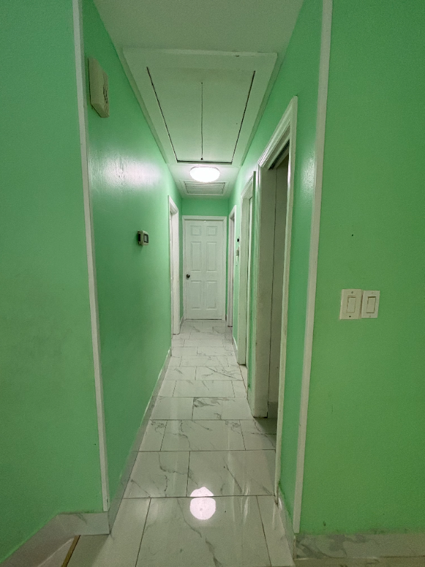 Foto del edificio - 982 Commack Rd